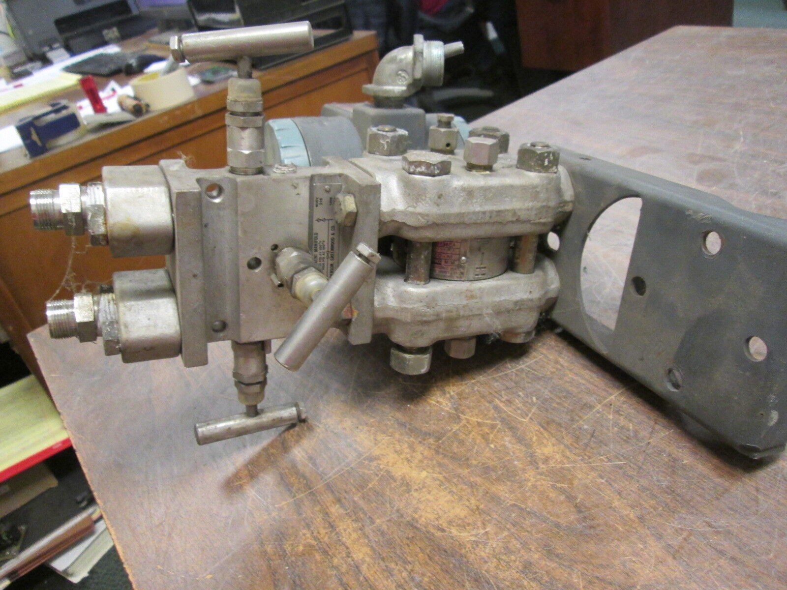 Foxboro Intelligent Transmitter 823DP-D3S1NM2-M 12.5-42VDC 3000PSI MWP Used