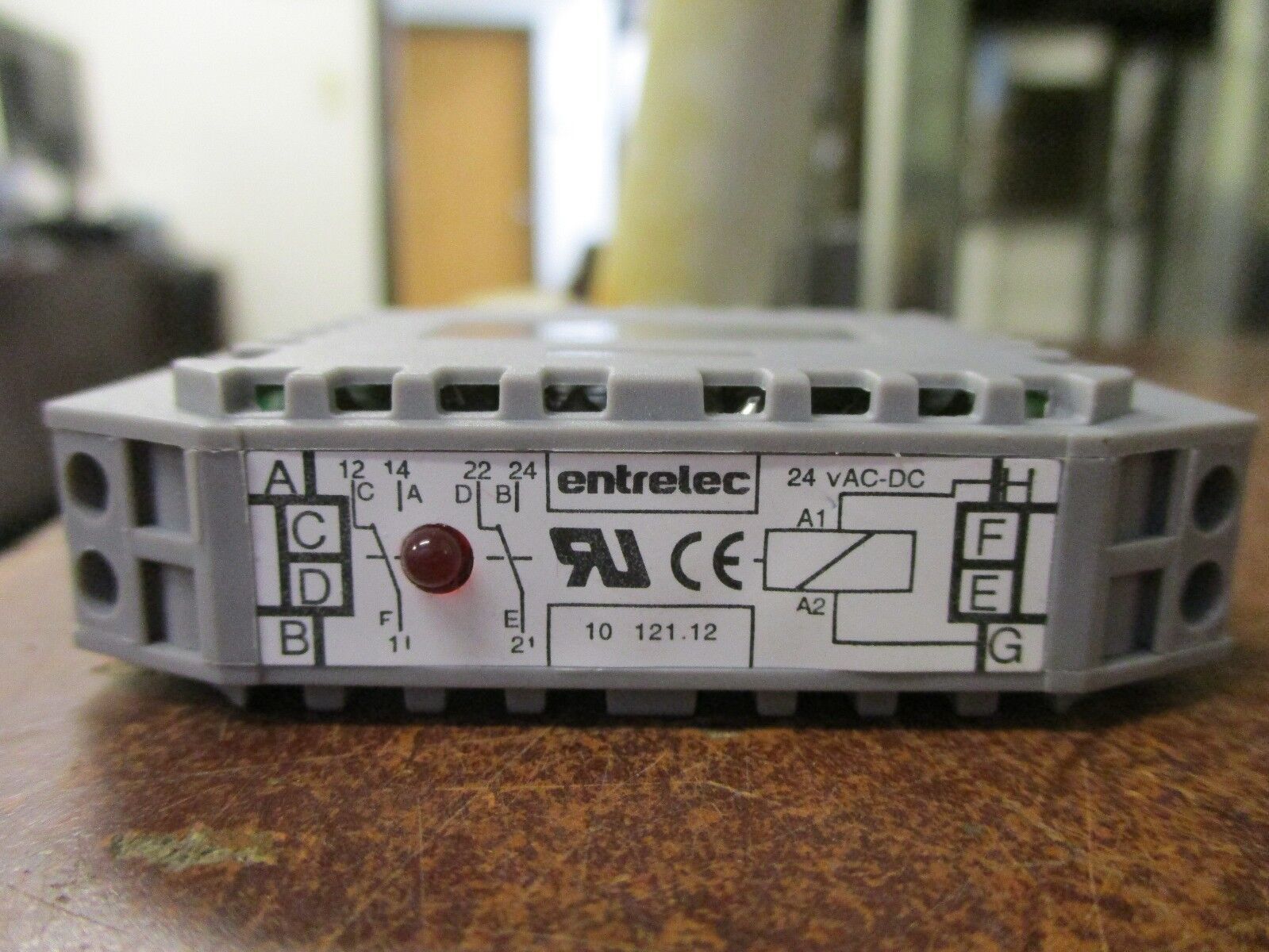 Entrelec Relay Module 10 121.12 24V AC/VDC Used