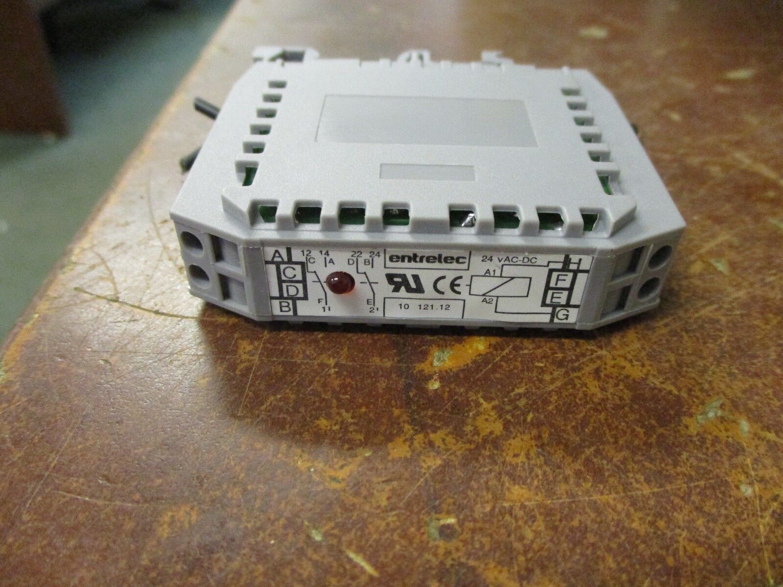 Entrelec Relay Module 10 121.12 24V AC/VDC Used