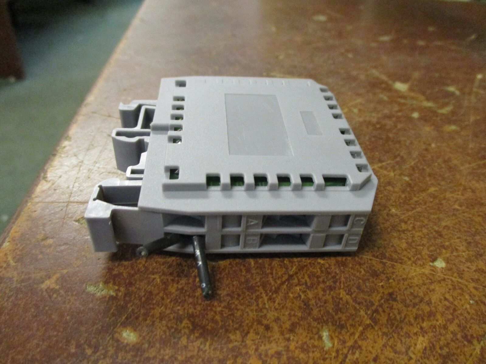 Entrelec Relay Module 10 121.12 24V AC/VDC Used