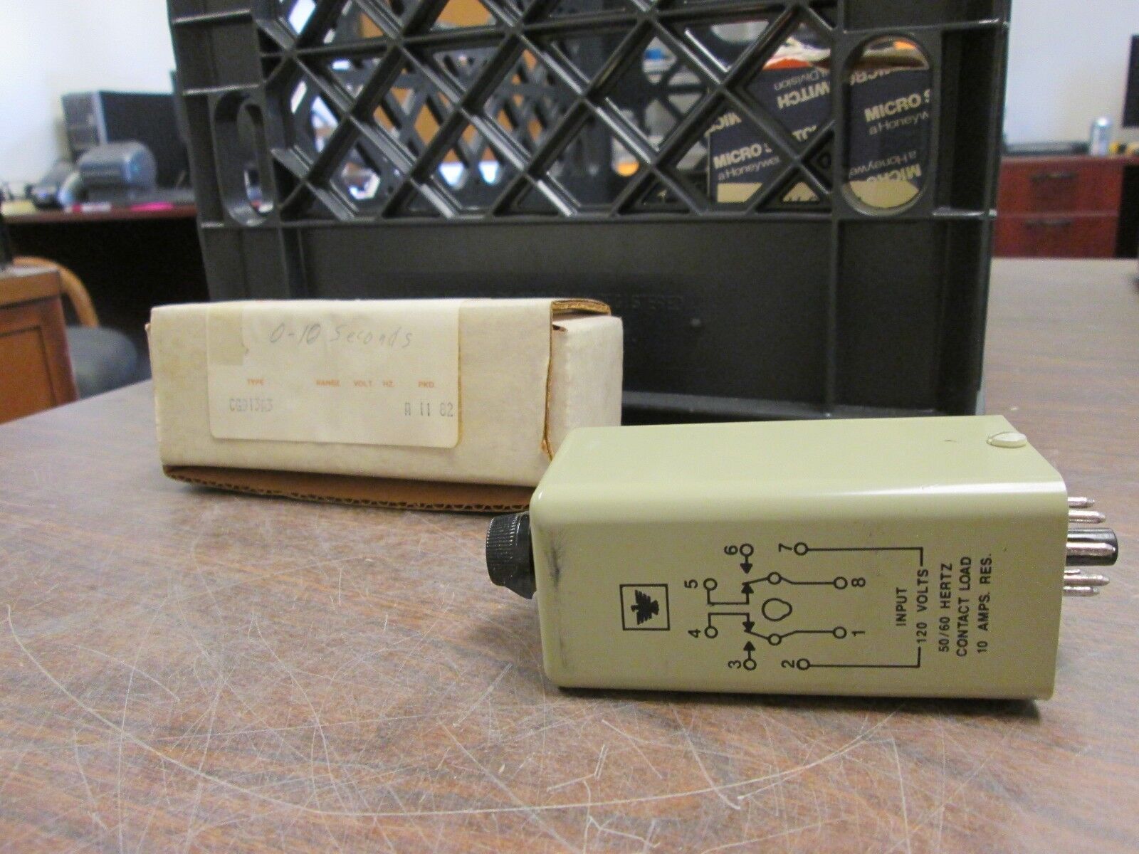 Eagle Signal Time Delay Relay CG913A3 120V AC Plug-In Surface TG New Surplus