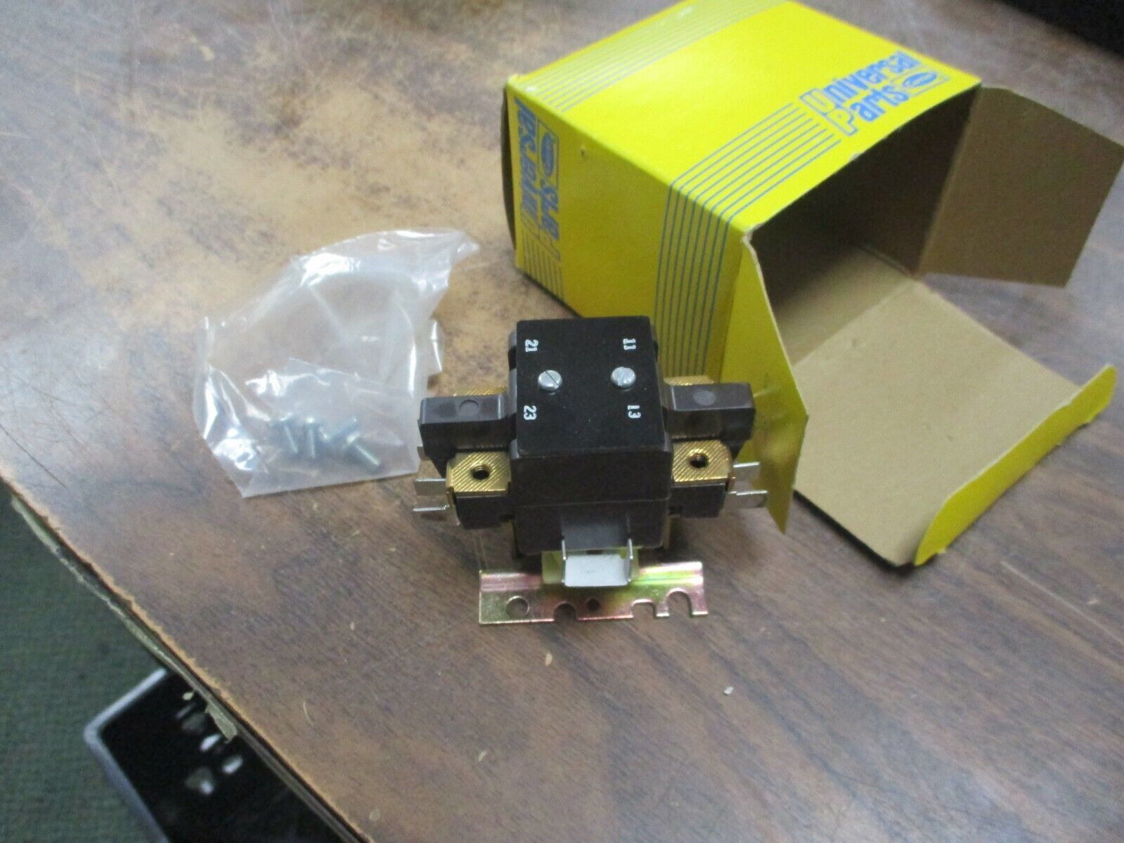 Carrier Contactor HN 52KC 052 120V Coil 30A 2P New Surplus