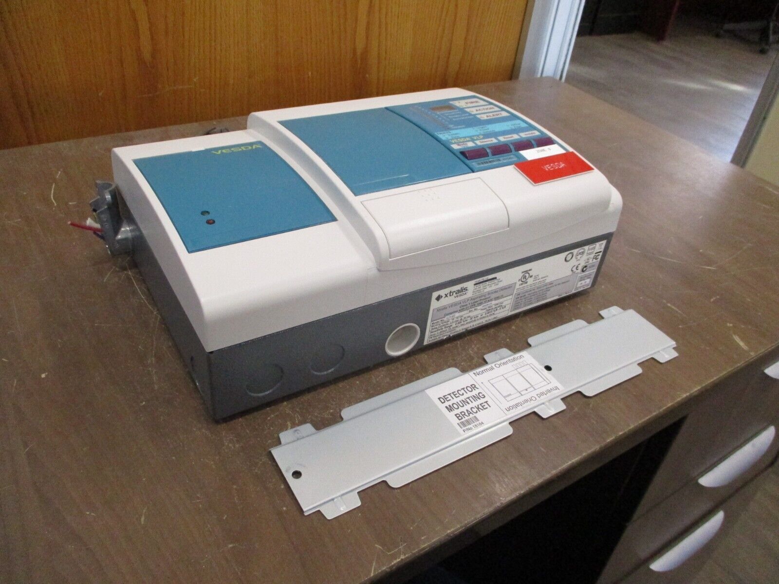 Xtralis Vesda VLP Aspirating Smoke Detector VLP-400 18-30VDC w/ Keypad Used