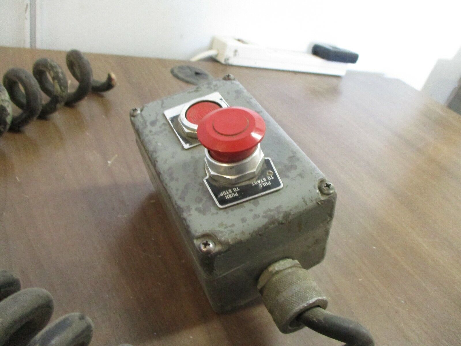 Square D Explosion Proof Control Station 9001 KY-2 Ser. A Jog Stop/Start Used