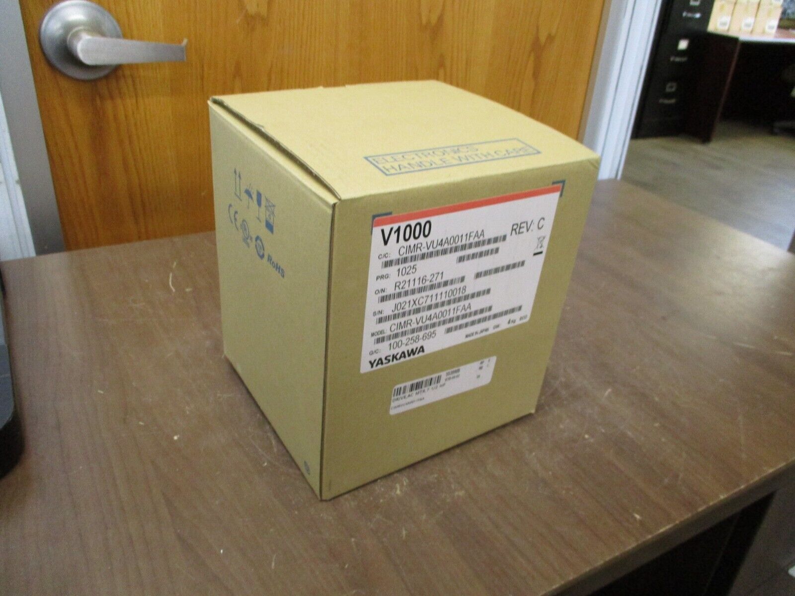 Yaskawa V1000 AC Drive CIMR-VU4A0011FAA Rev. C 7.5HP 380-480V New Surplus
