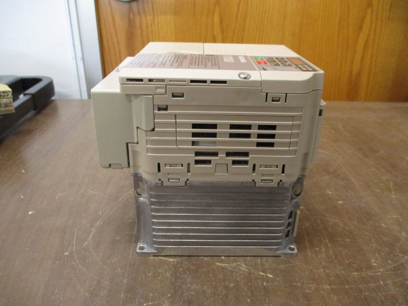 Yaskawa V1000 AC Drive CIMR-VU4A0011FAA Rev. C 7.5HP 380-480V New Surplus