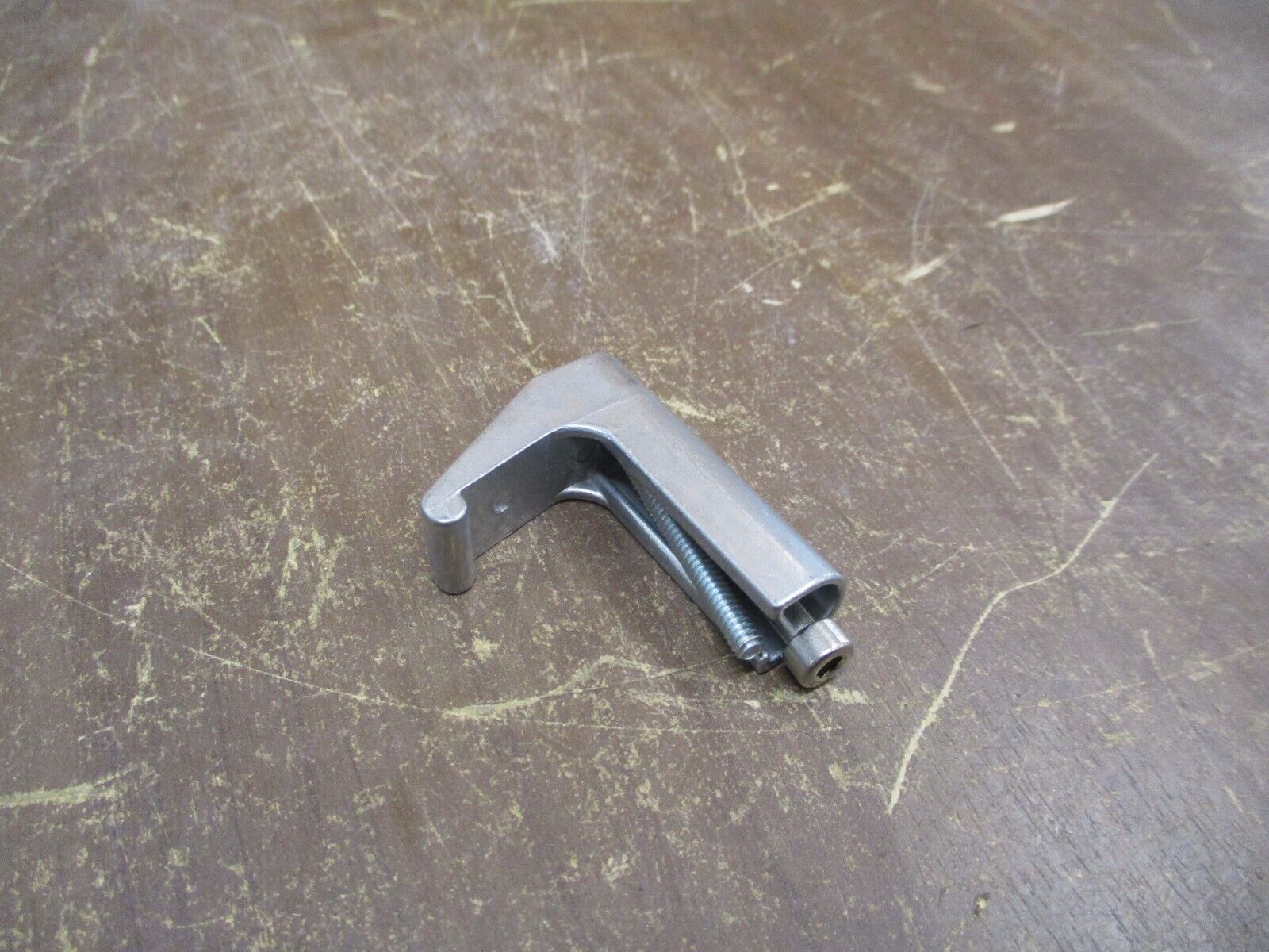 Turck Sensor Bracket KLi3 New Surplus