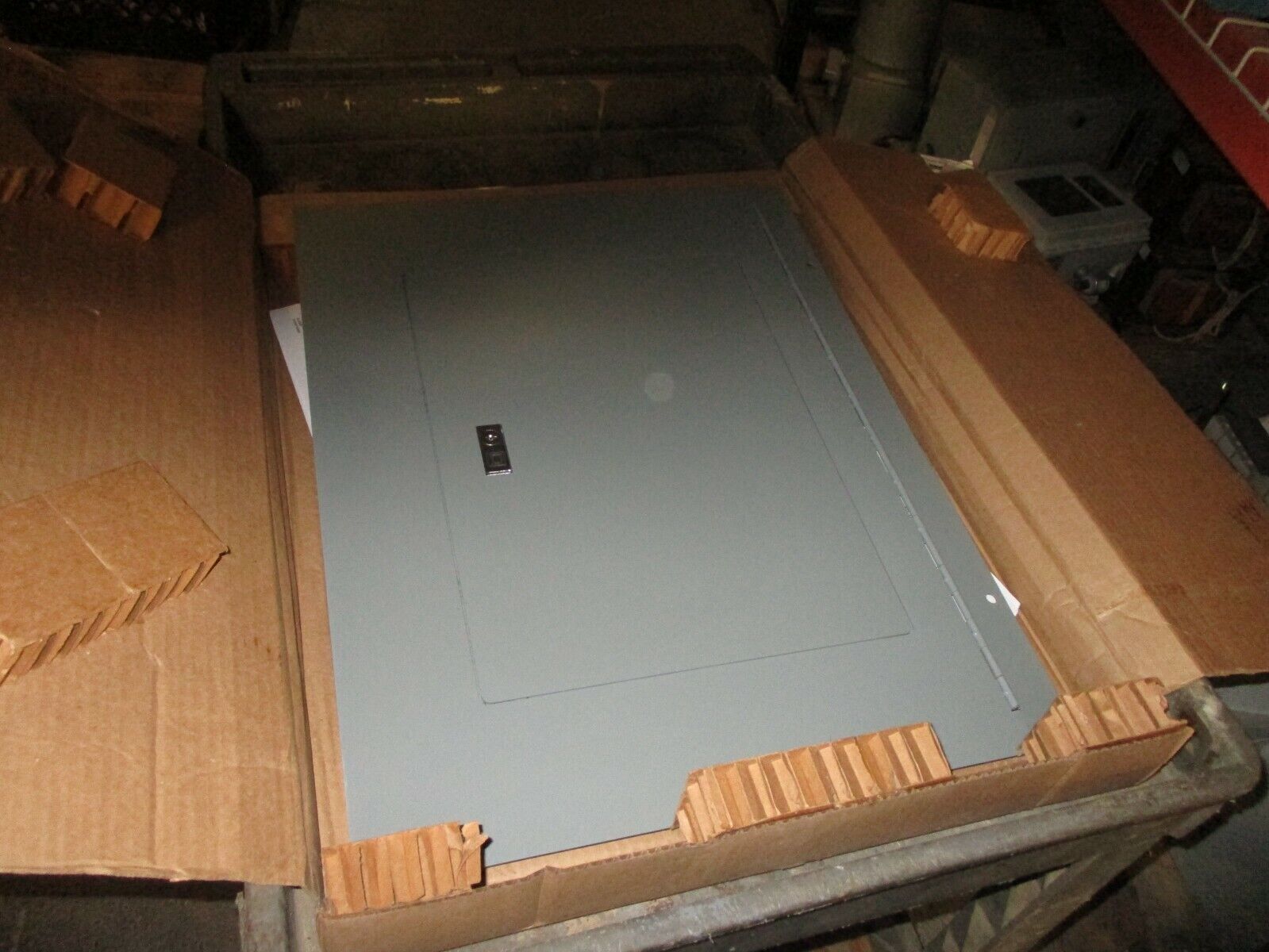 Square D Breaker Panel Interior w/Cover & Box NQ29429265250120001/NC26SHR/MH26BE
