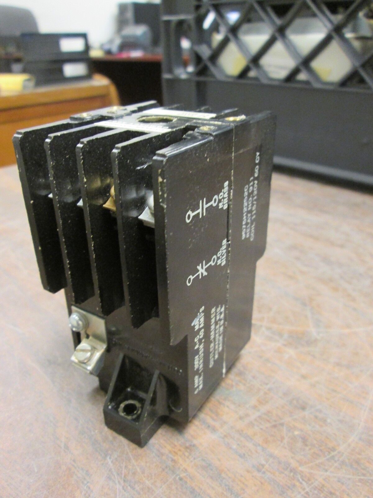 Cutler-Hammer Relay No. 911 9575H2252C 115/120V Coil 6A 300V Used - no button