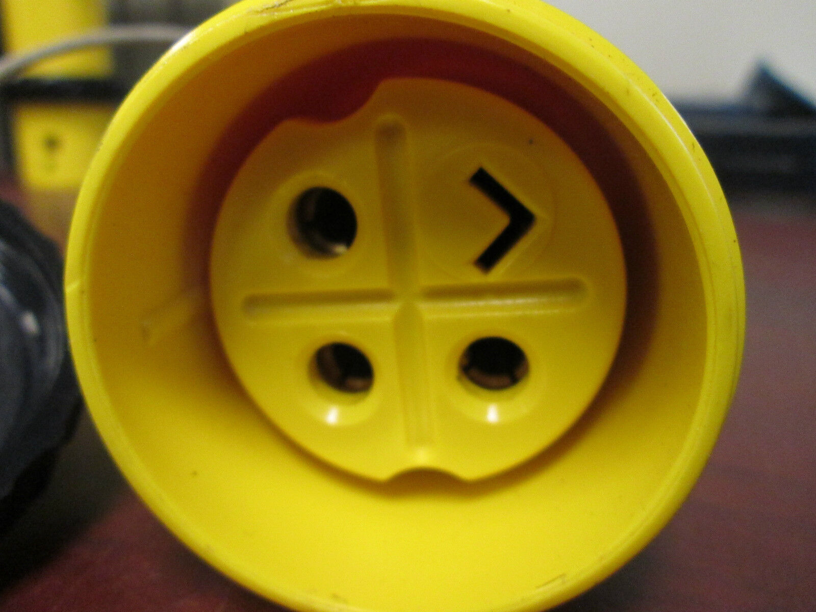 Russellstoll Connector 9C54U2T/C75 50A 250VAC 4W With Cap Used