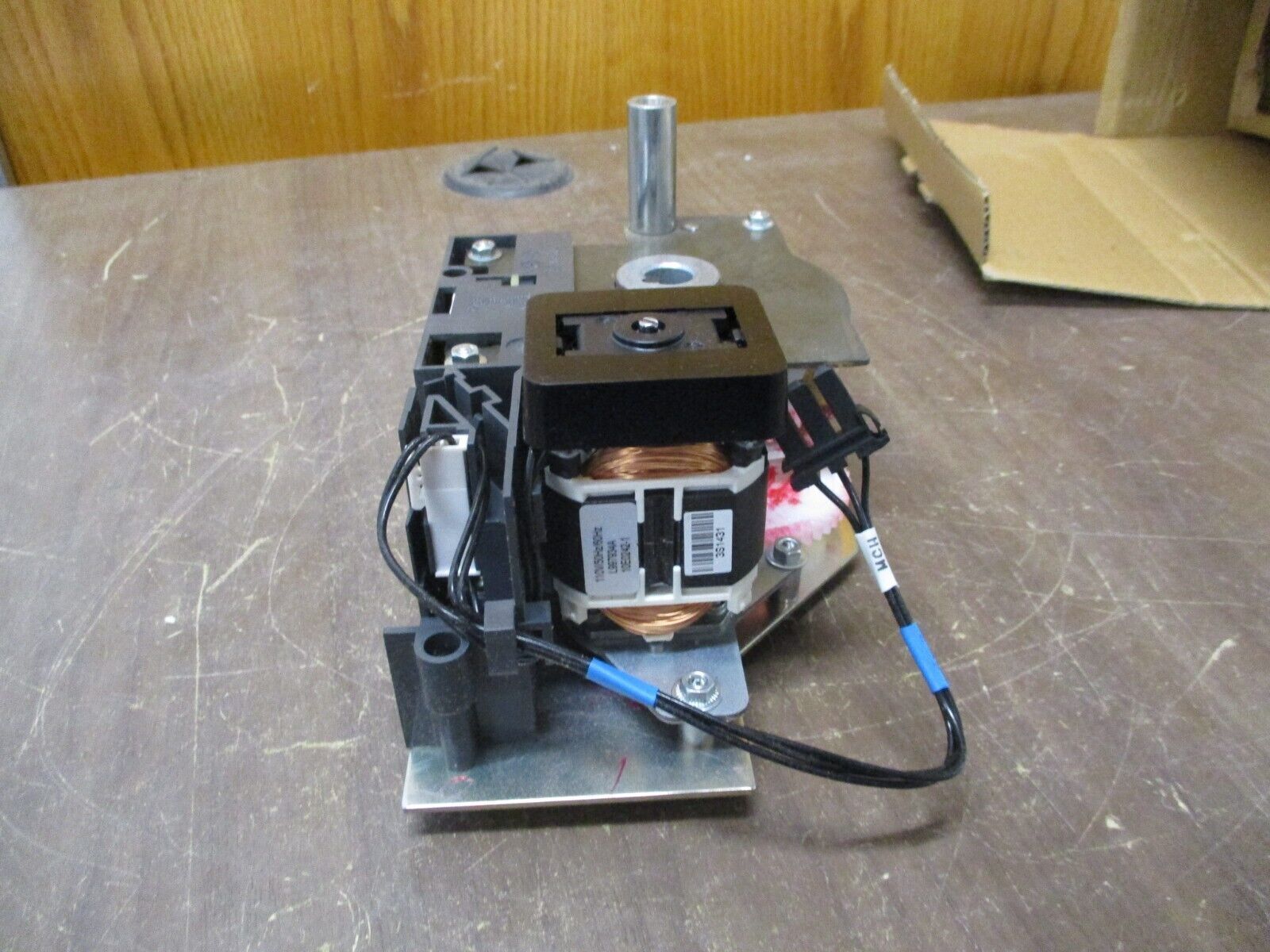 Schnedier Electric Masterpact Gear Motor 47893 100/125VAC New Surplus