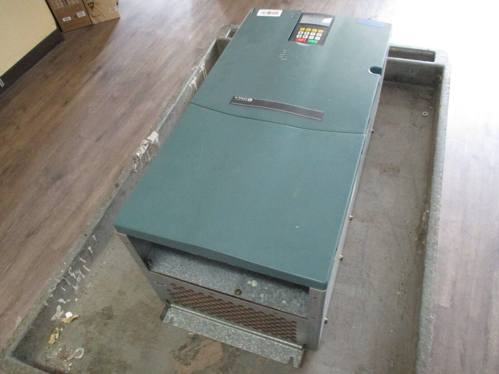 Rockwell Automation VTAC9 AC Drive 9VT401-096HNANA 75HP 3Ph w/ Keypad Used