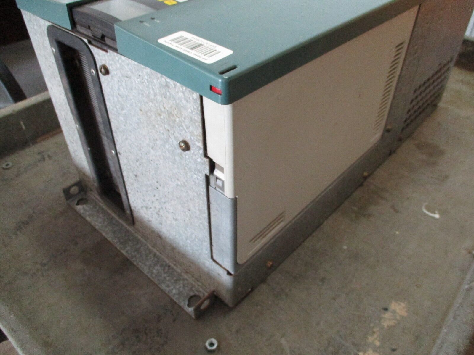 Rockwell Automation VTAC9 AC Drive 9VT401-096HNANA 75HP 3Ph w/ Keypad Used