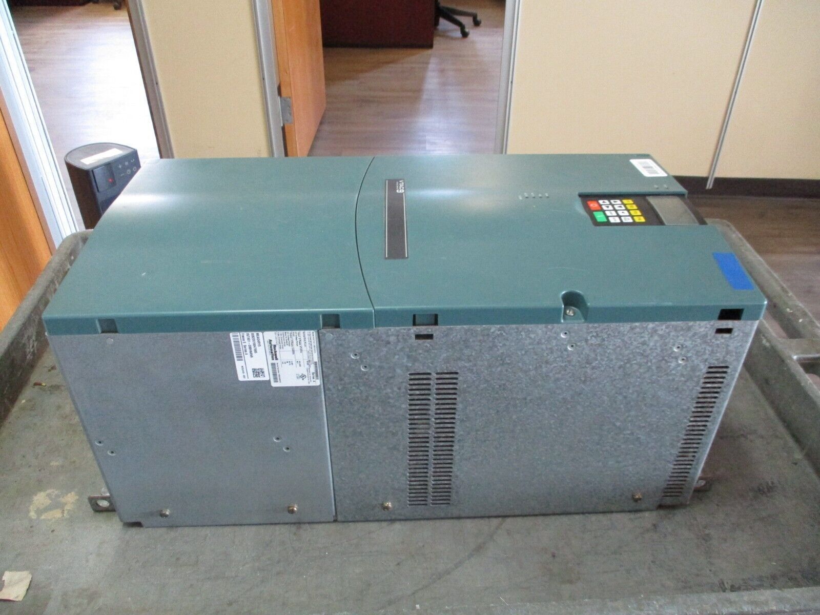 Rockwell Automation VTAC9 AC Drive 9VT401-096HNANA 75HP 3Ph w/ Keypad Used