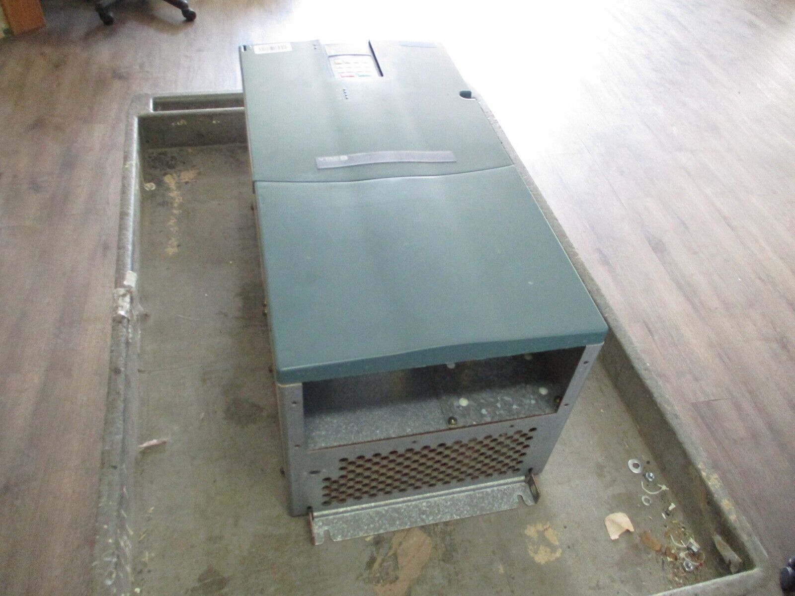 Rockwell Automation VTAC9 AC Drive 9VT401-096HNANA 75HP 3Ph w/ Keypad Used