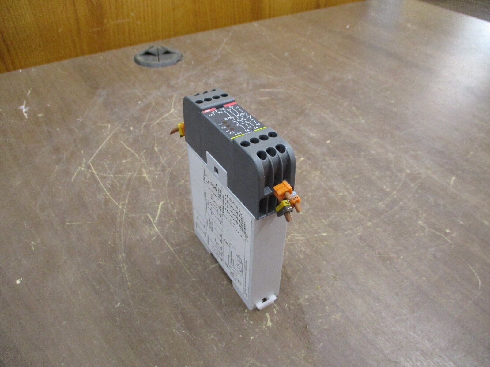 ABB Safety Relay 2TLA010033R0000 24VDC Used