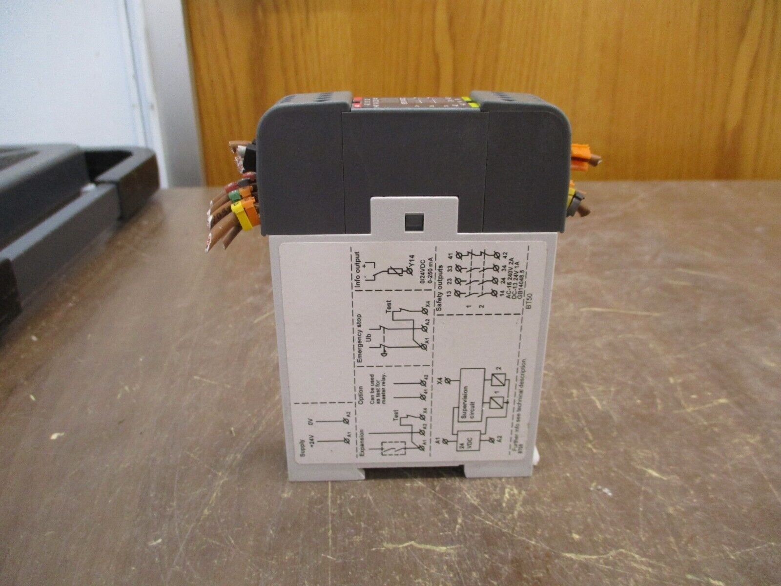 ABB Safety Relay 2TLA010033R0000 24VDC Used