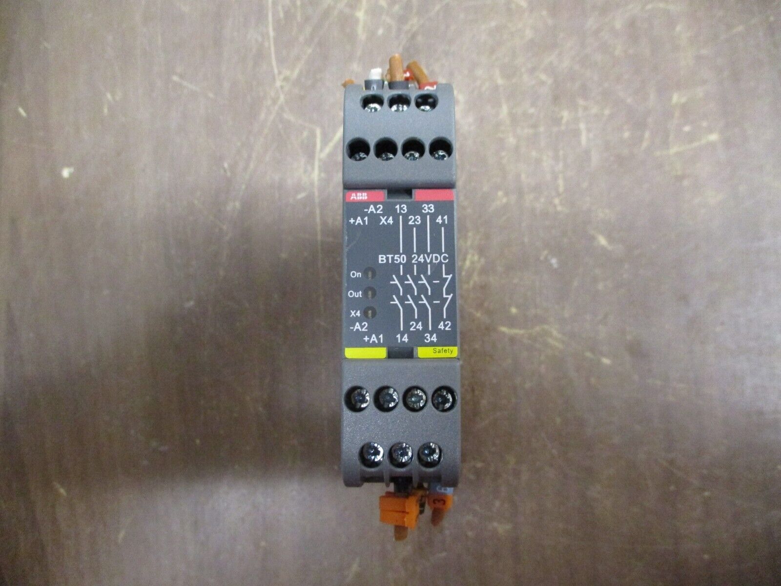 ABB Safety Relay 2TLA010033R0000 24VDC Used