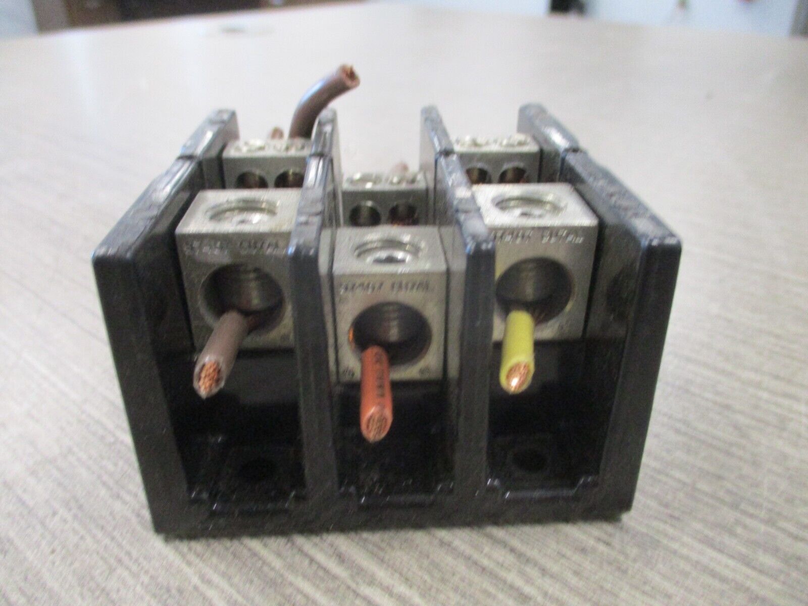 Marathon Power Distribution Block 1423570 2 175A 600V 3P Used