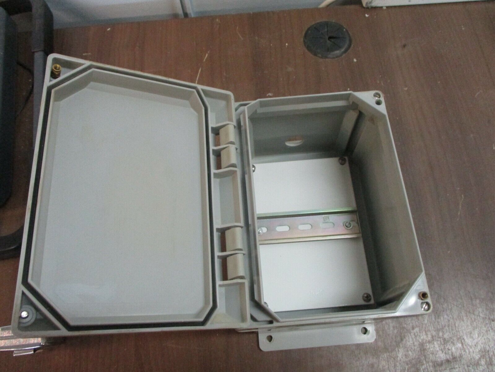 Carlon Type 3S, 12, 13 Enclosure NH864 Size: 8x6x4" Used