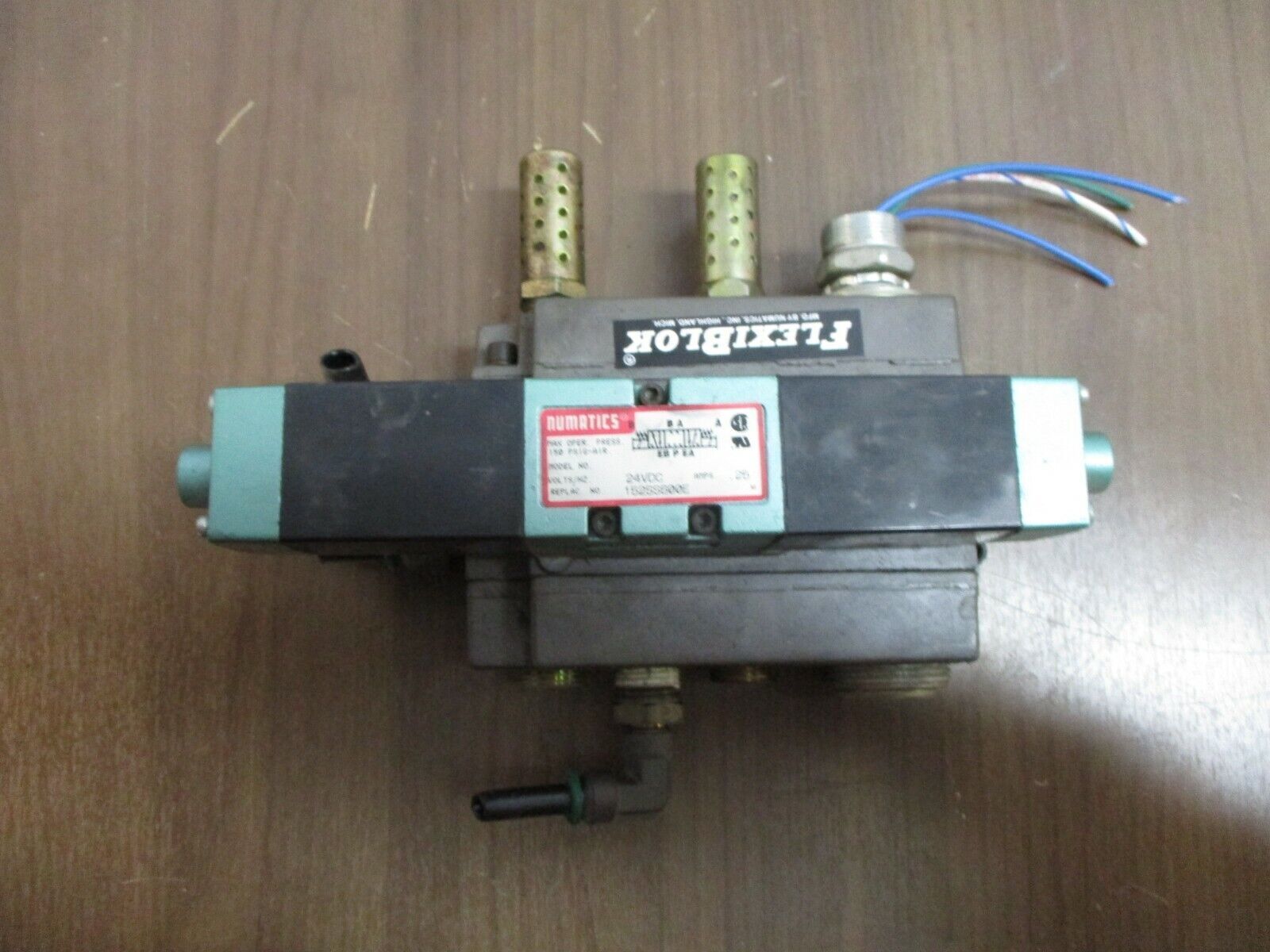 Numatics Solenoid Valve 152SS600E w/ FlexiBlok 24VDC 0.25A 150PSIG Used