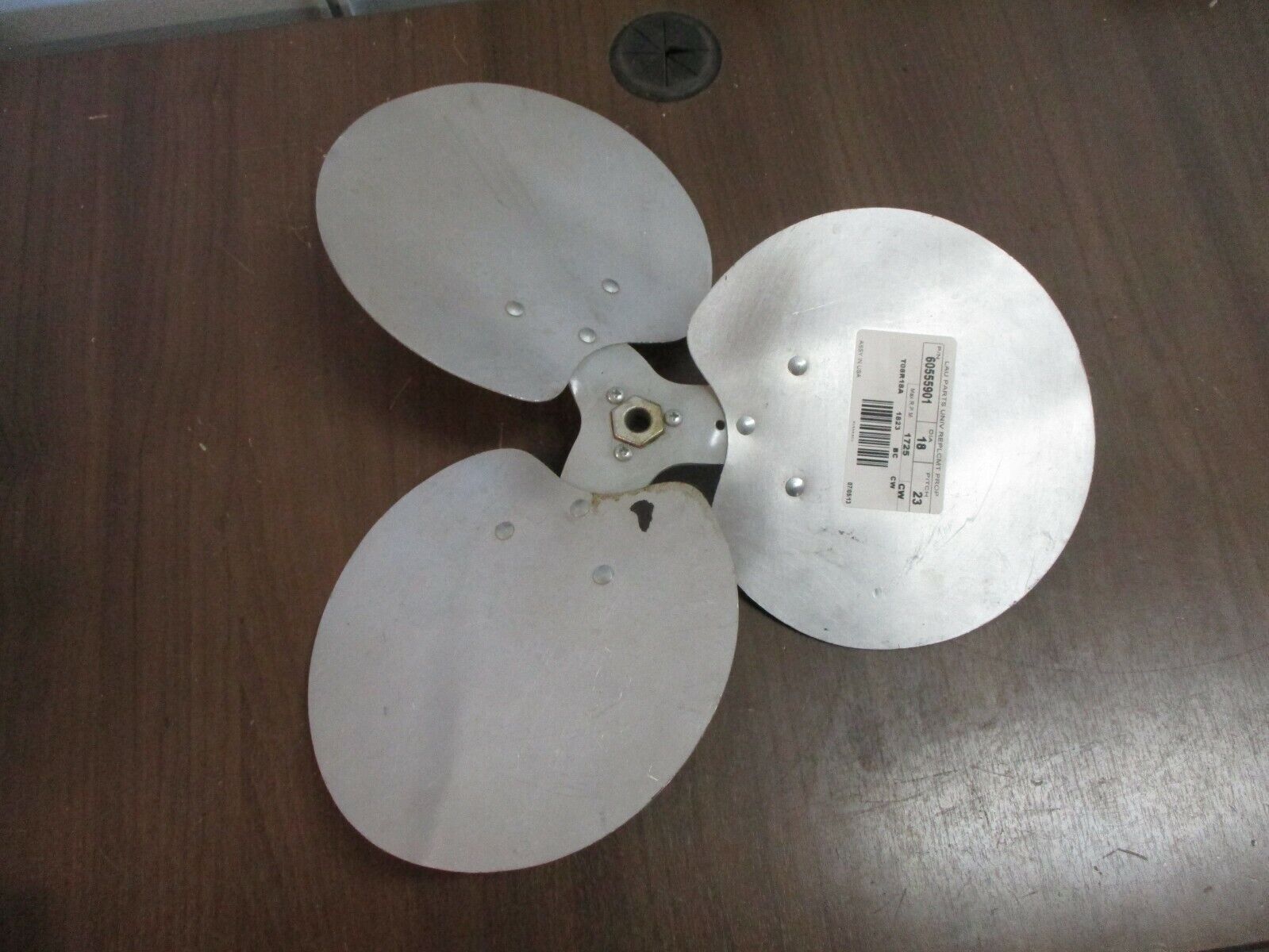 Lau Parts Universal Replacement Prop 60555901 Diameter: 18" Pitch: 23 Used