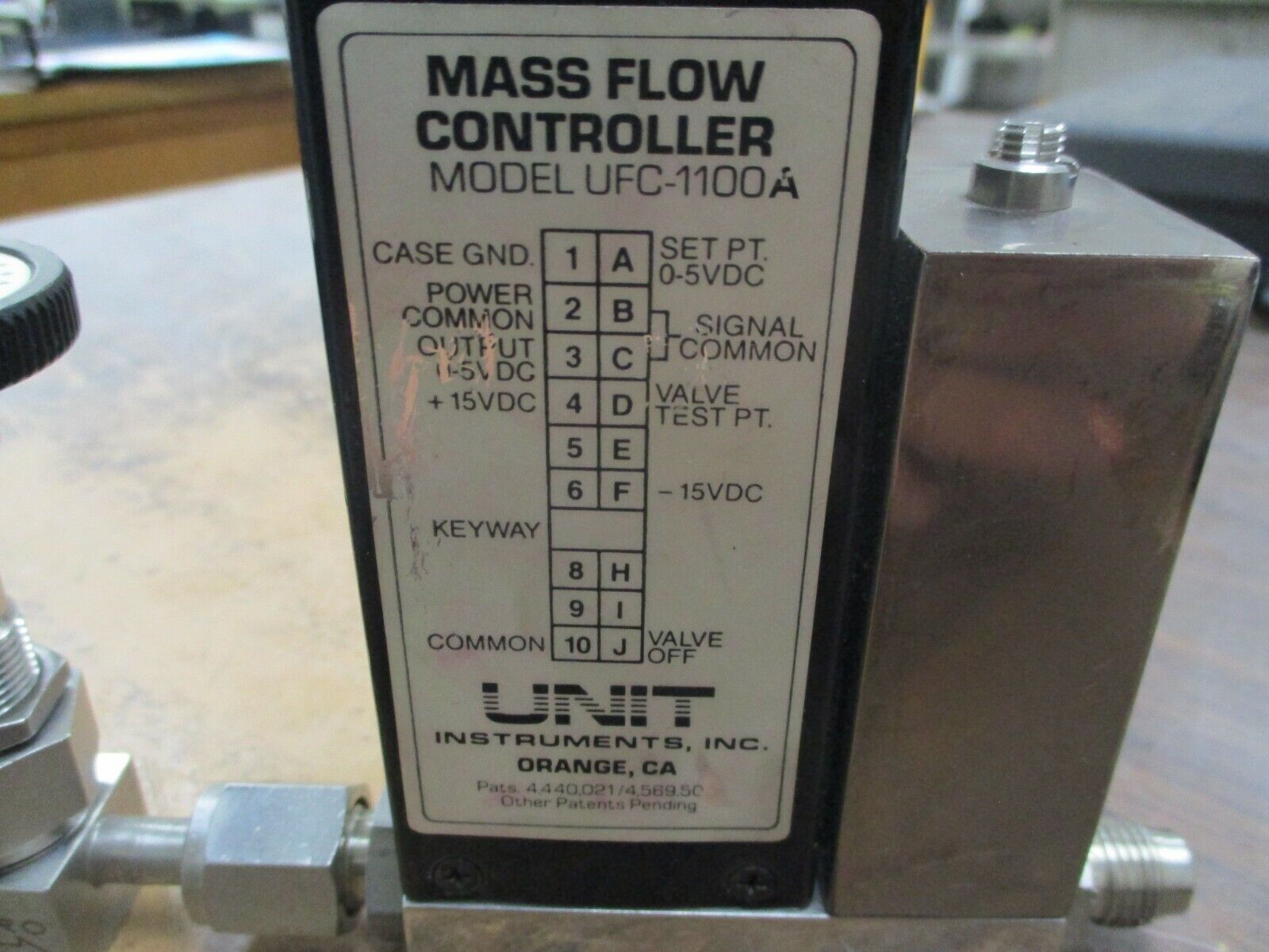 Unit Instruments Mass Flow Controller UFC-1100A Output:0-5VDC Power:15VDC Used