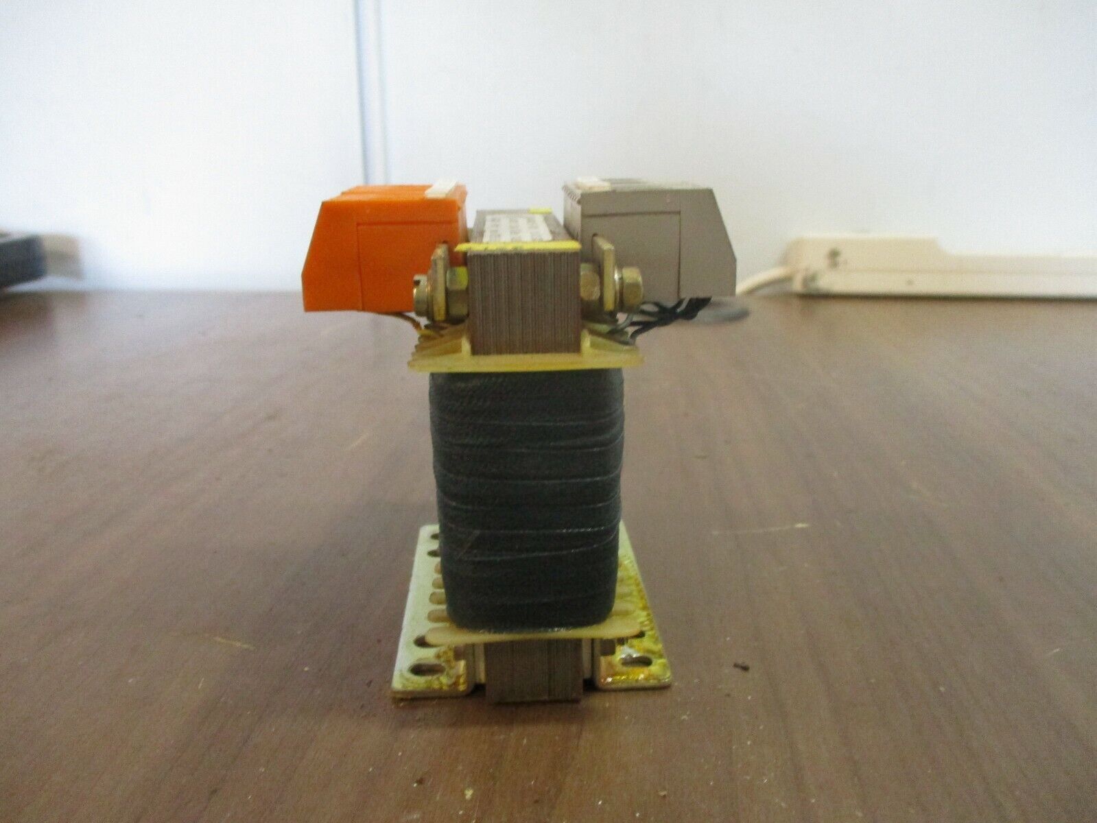 DIP Transformer 00.1233 40VA 400/400V 0.06A 50/60Hz Used