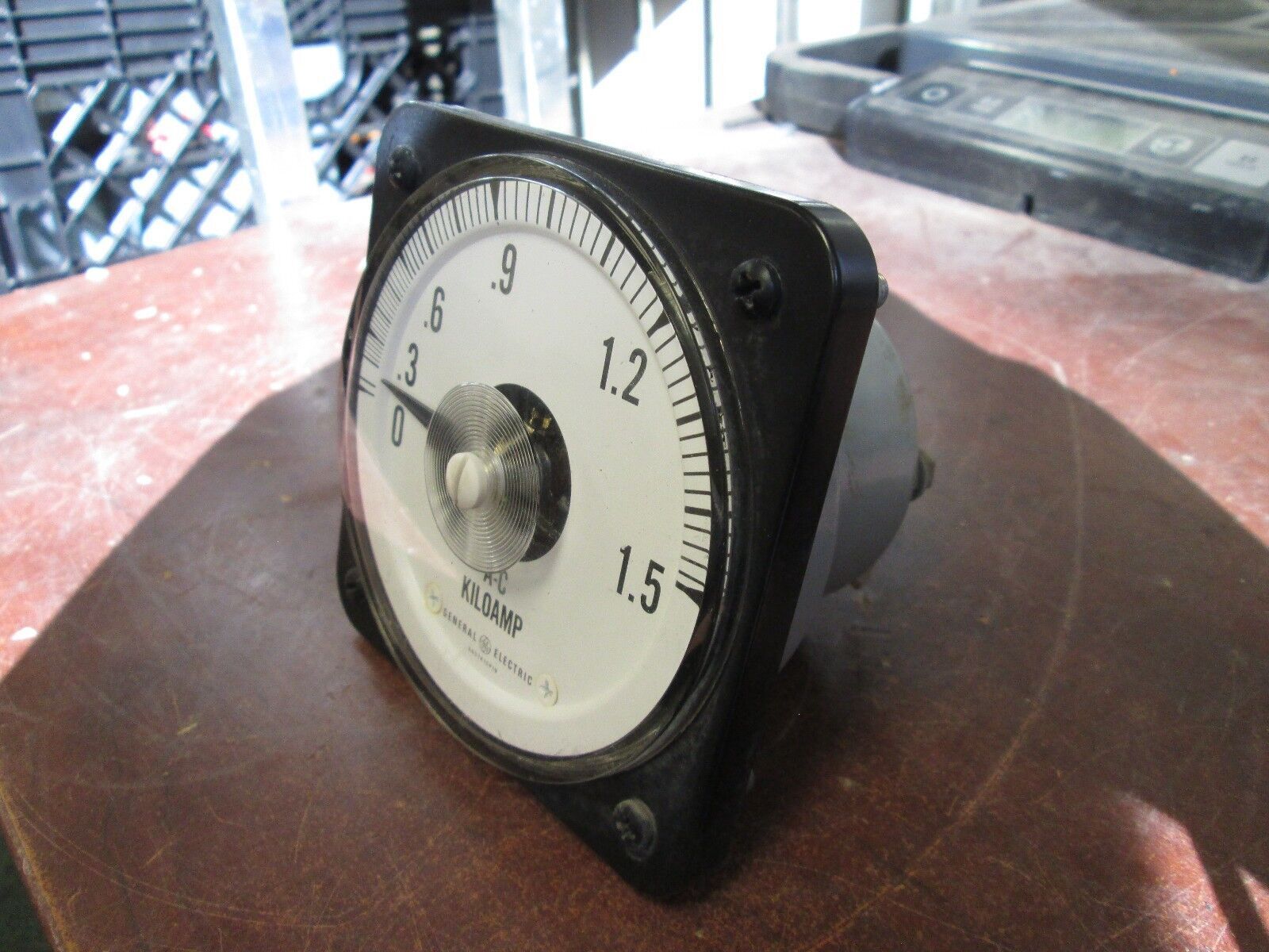 GE Type AB-30 AC Ammeter 50-105141-LSVC2 0 - 1.5KA 40 - 70Hz Used