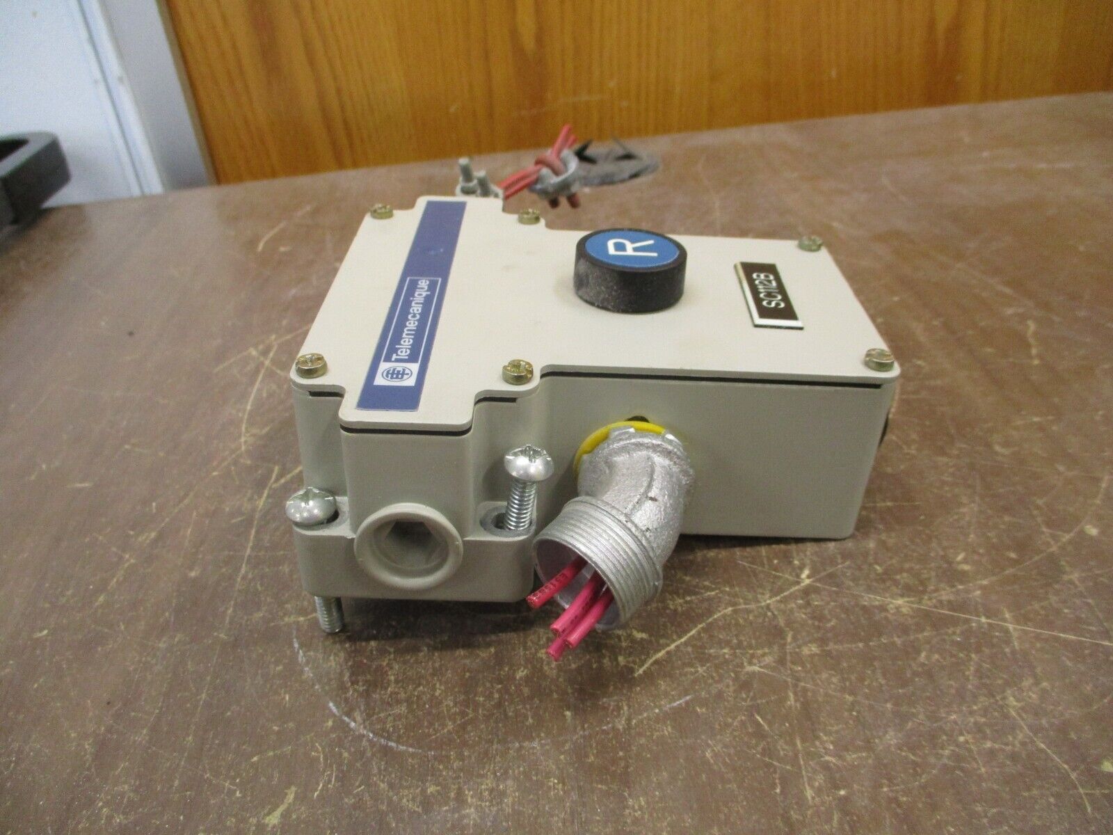 Telemecanique Cable Pull Switch XY2 CE1A150H7 Used
