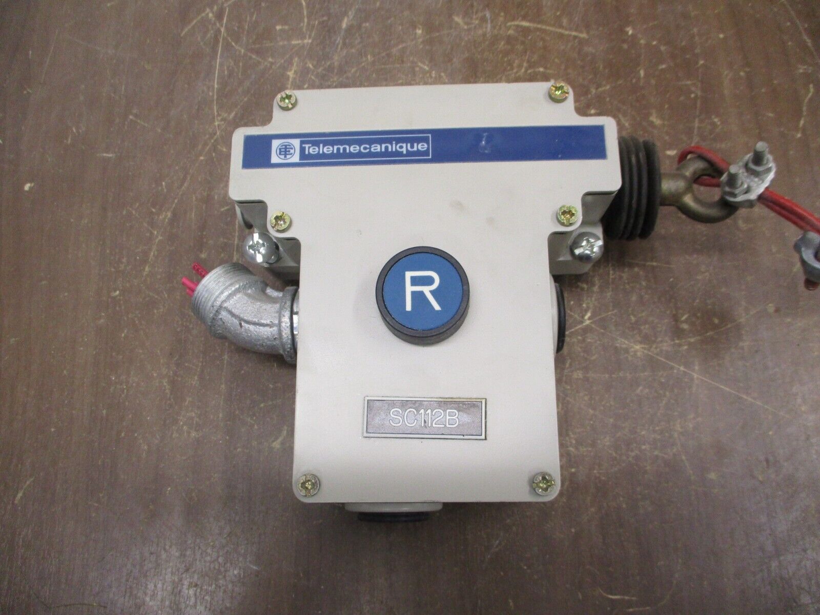 Telemecanique Cable Pull Switch XY2 CE1A150H7 Used