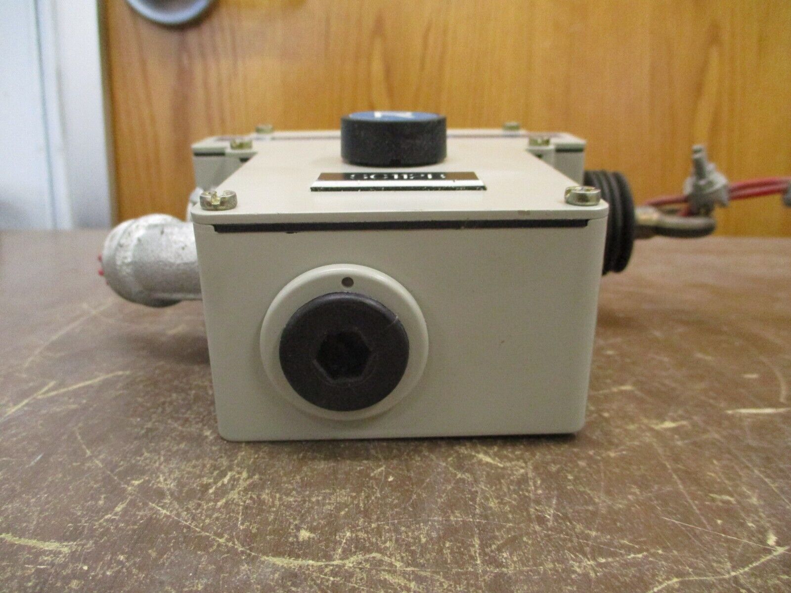 Telemecanique Cable Pull Switch XY2 CE1A150H7 Used