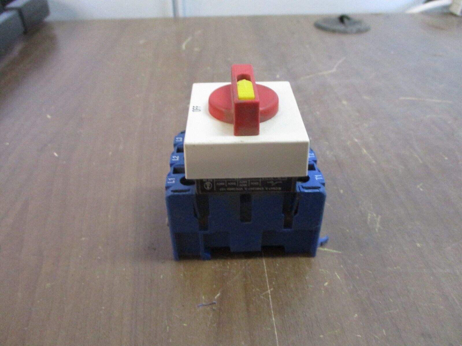 Kraus & Naimer KG41 Selector Switch K300 30A 600V *(2) Broken Mounting Feet*