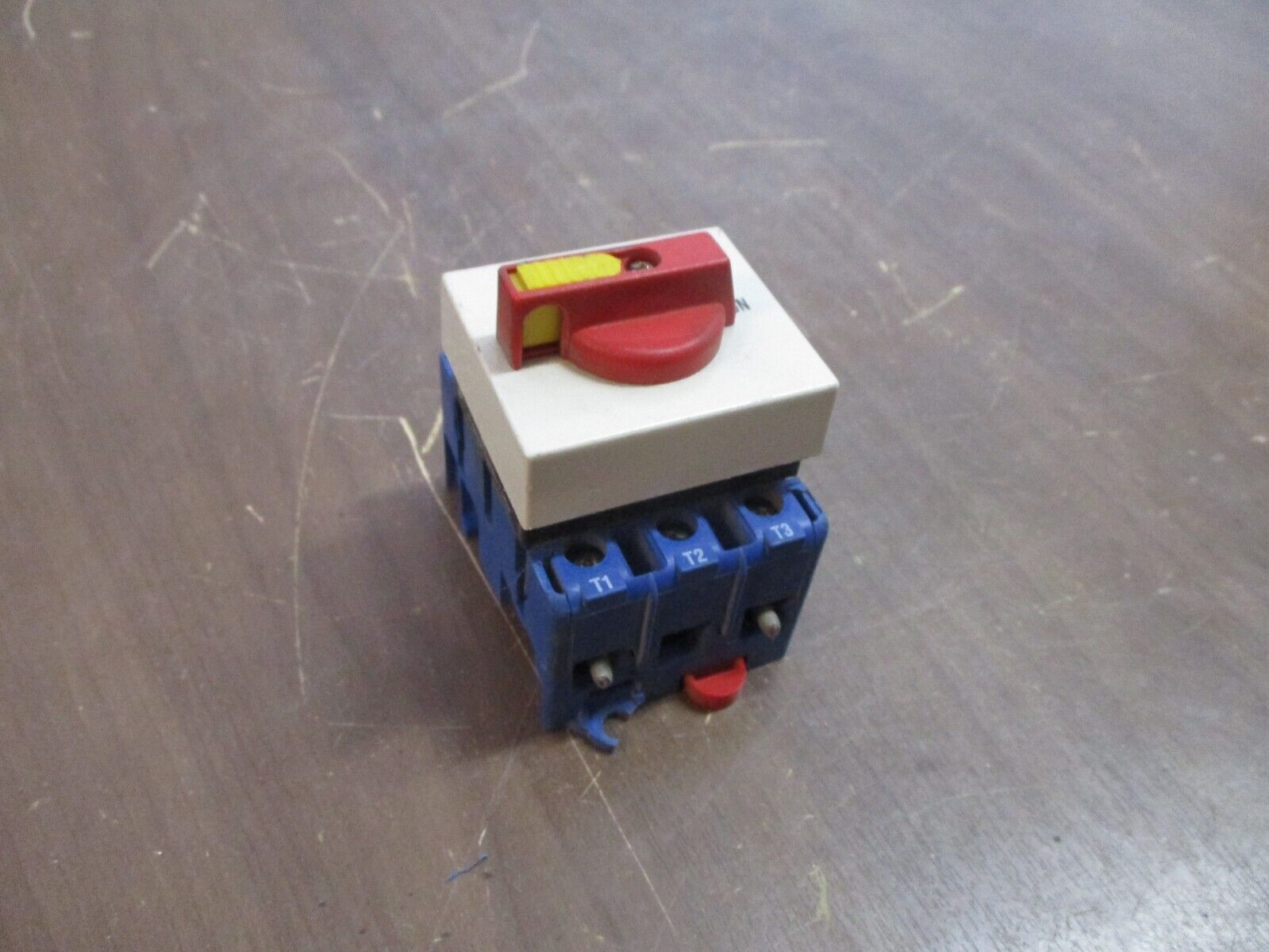 Kraus & Naimer KG41 Selector Switch K300 30A 600V *(2) Broken Mounting Feet*