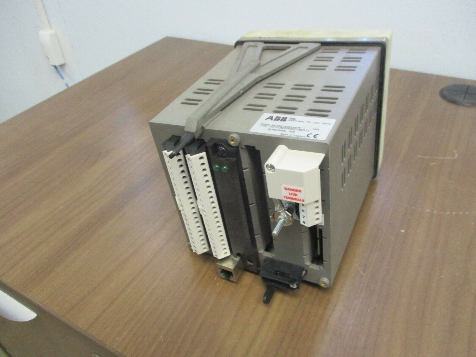 ABB ScreenMaster 1000 SM1012S/B03/00E0/22/STD Used