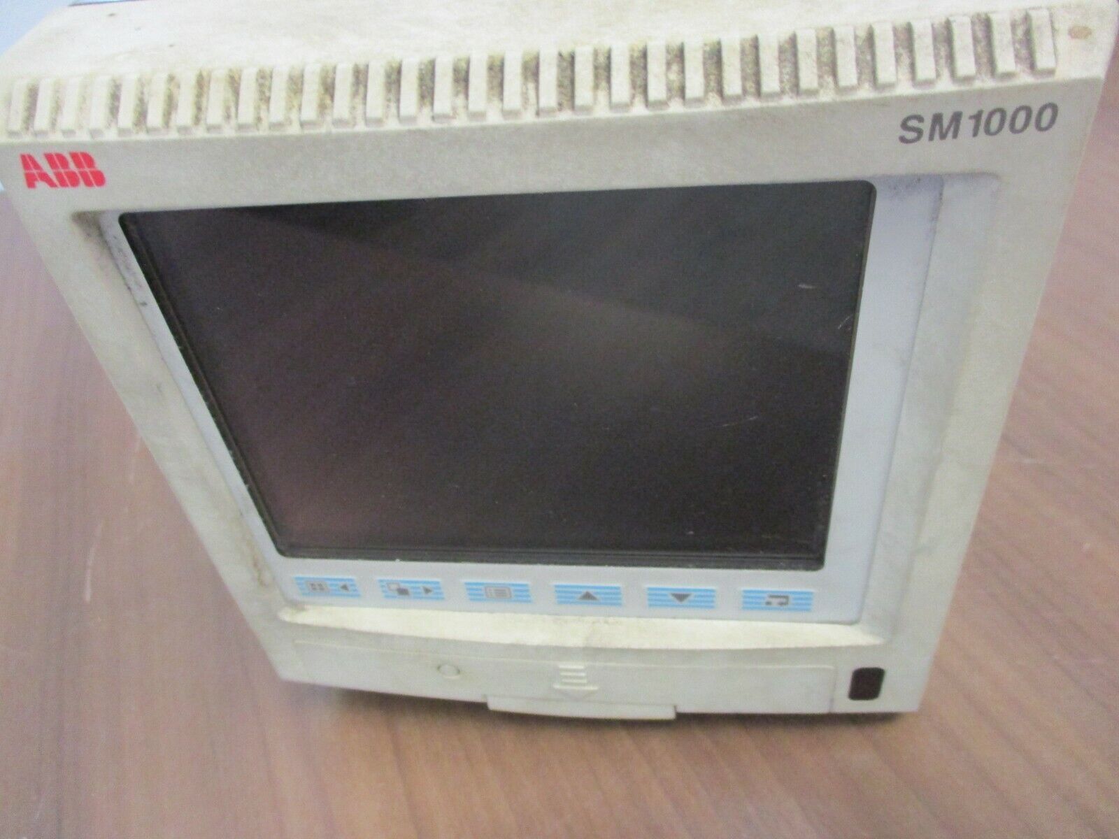 ABB ScreenMaster 1000 SM1012S/B03/00E0/22/STD Used