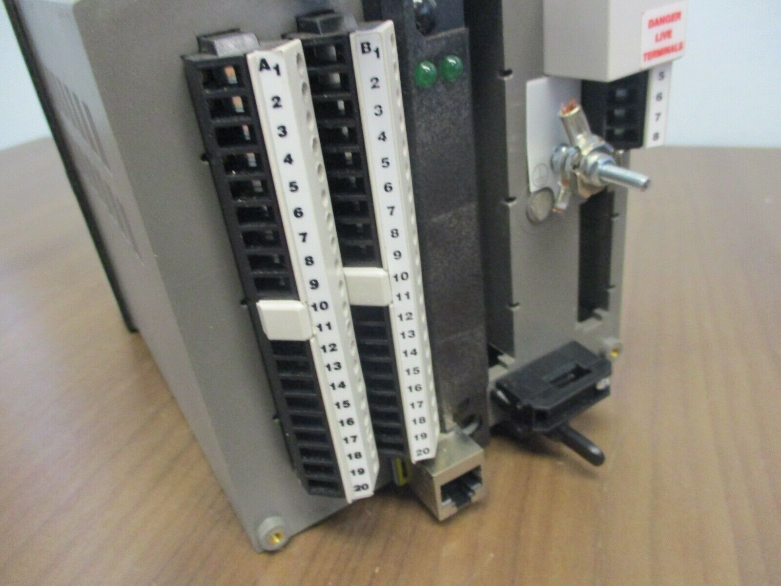 ABB ScreenMaster 1000 SM1012S/B03/00E0/22/STD Used