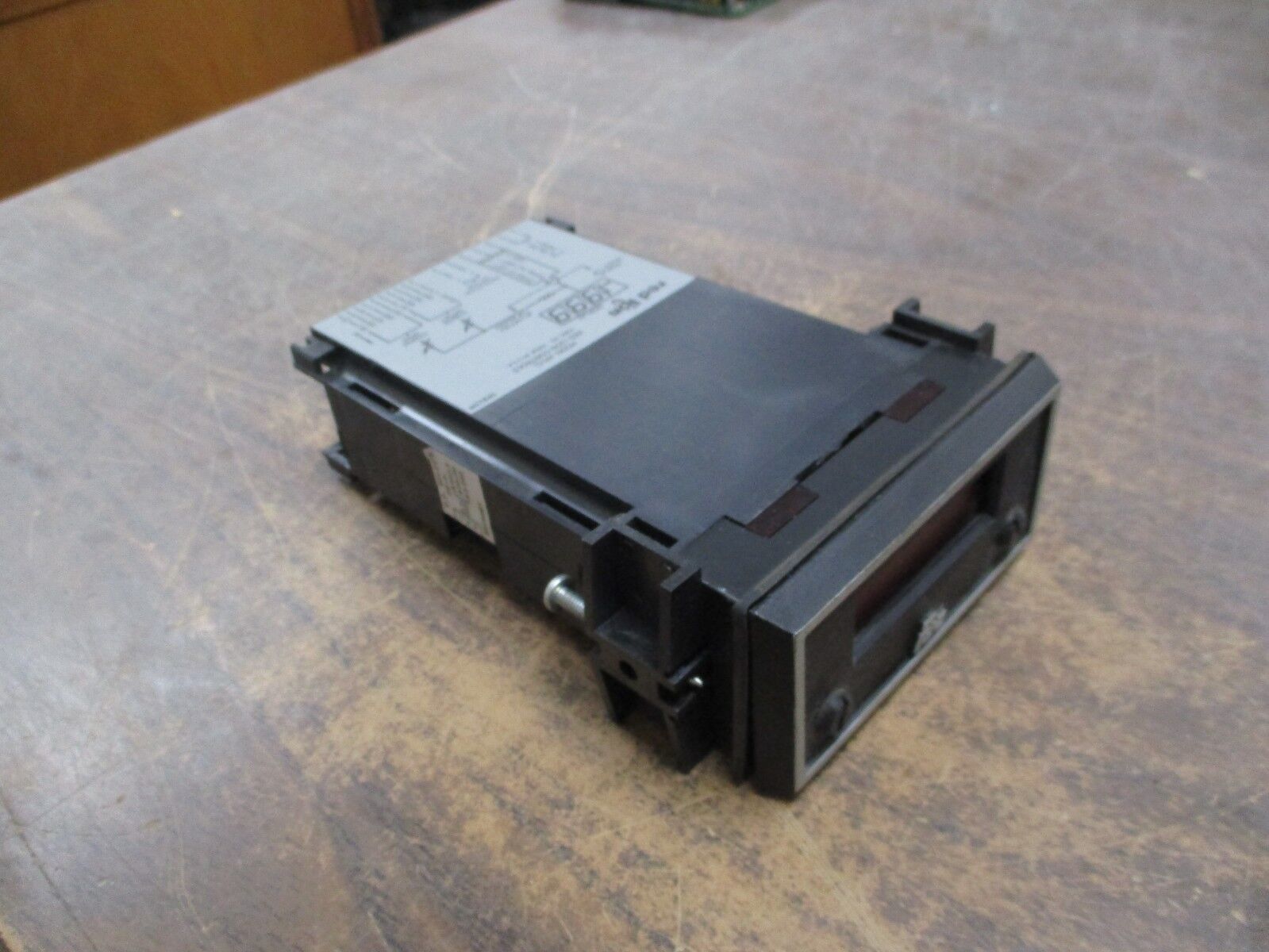 Red Lion Controls Model APLCL Digital Panel Meter APLCL400 115VAC 50/60Hz Used