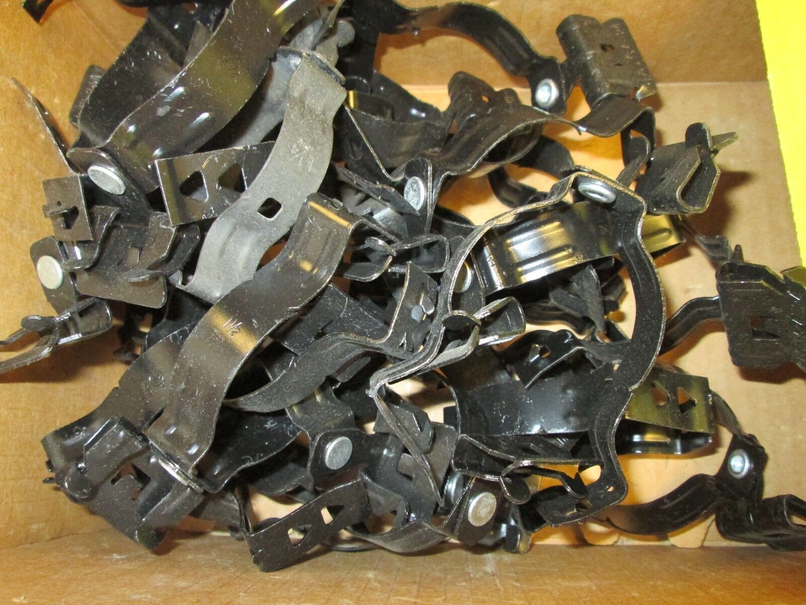 Caddy Side Mount Combination Conduit Hanger 24M24SM Approx 25 Pcs