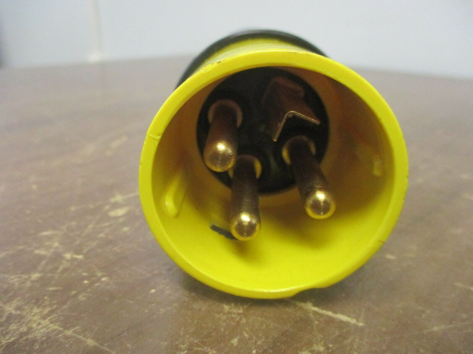 Thomas & Betts Russellstoll Plug 9P54U2T / 1100 50A 250V 3P 4W Used *No Bushing*