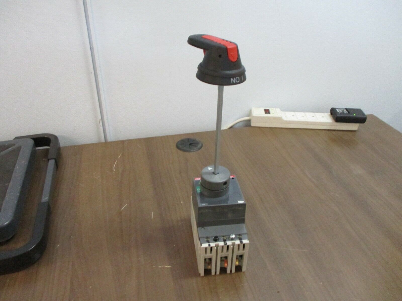 ABB Sace Tmax Breaker Disconnect TIN 100 100A 600V 3P Used