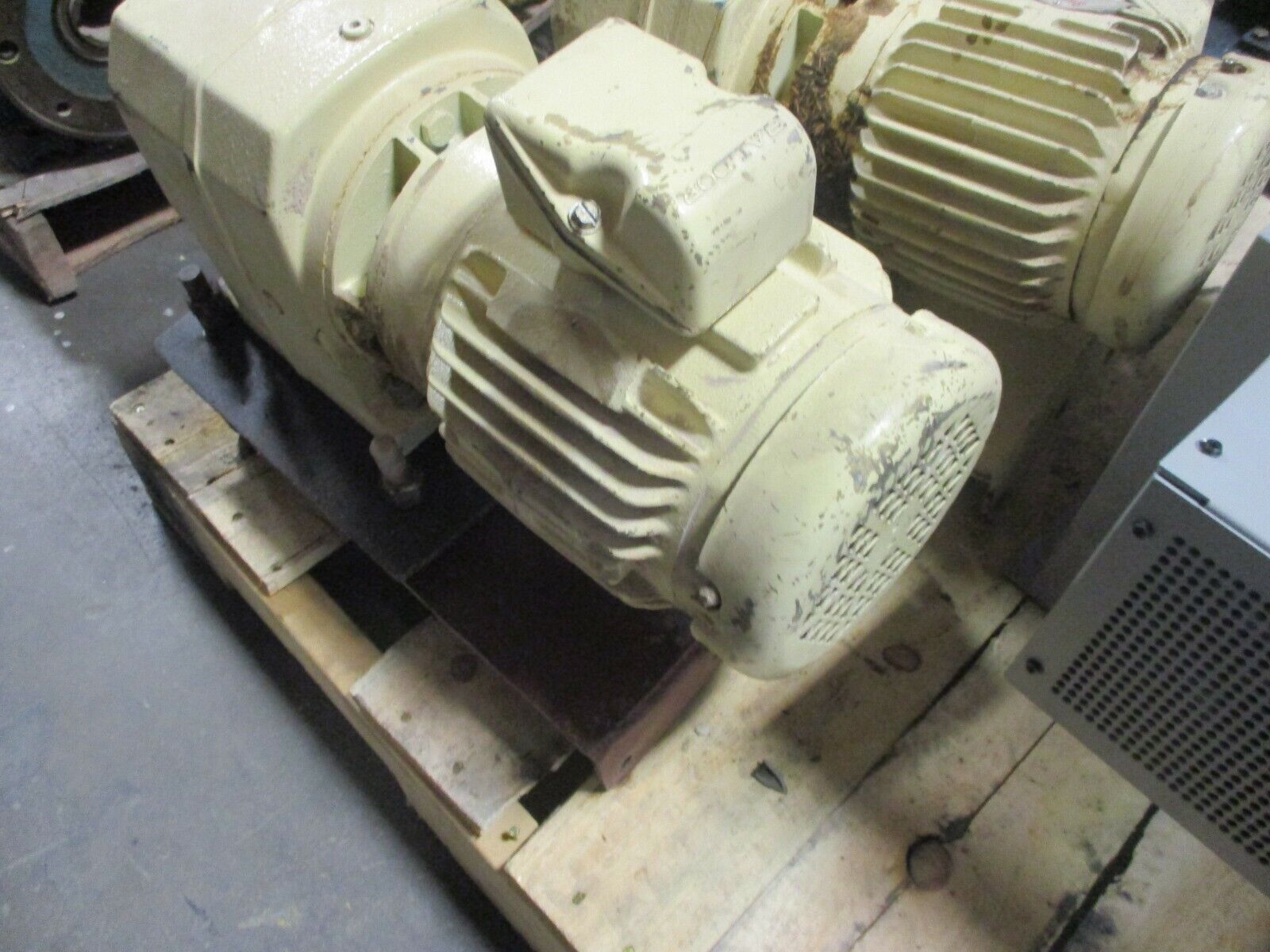 Baldor AC Gearmotor 1.5HP 1800RPM FR: 145TC 230/460V 4.2/2.1A 3Ph 60Hz Used