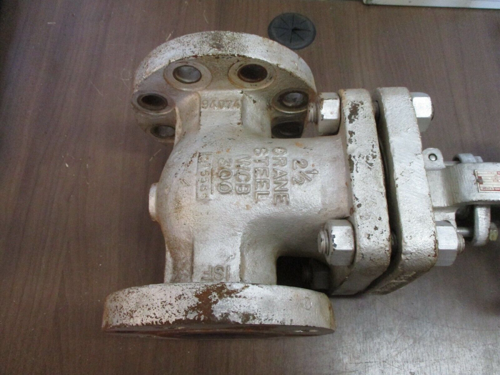 Crane Gate Valve 33XUF*024 Size: 2 1/2" Class: 300 Body: WCB Seat: HF Used