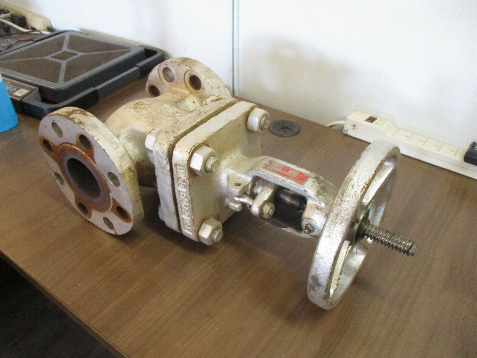 Crane Gate Valve 33XUF*024 Size: 2 1/2" Class: 300 Body: WCB Seat: HF Used