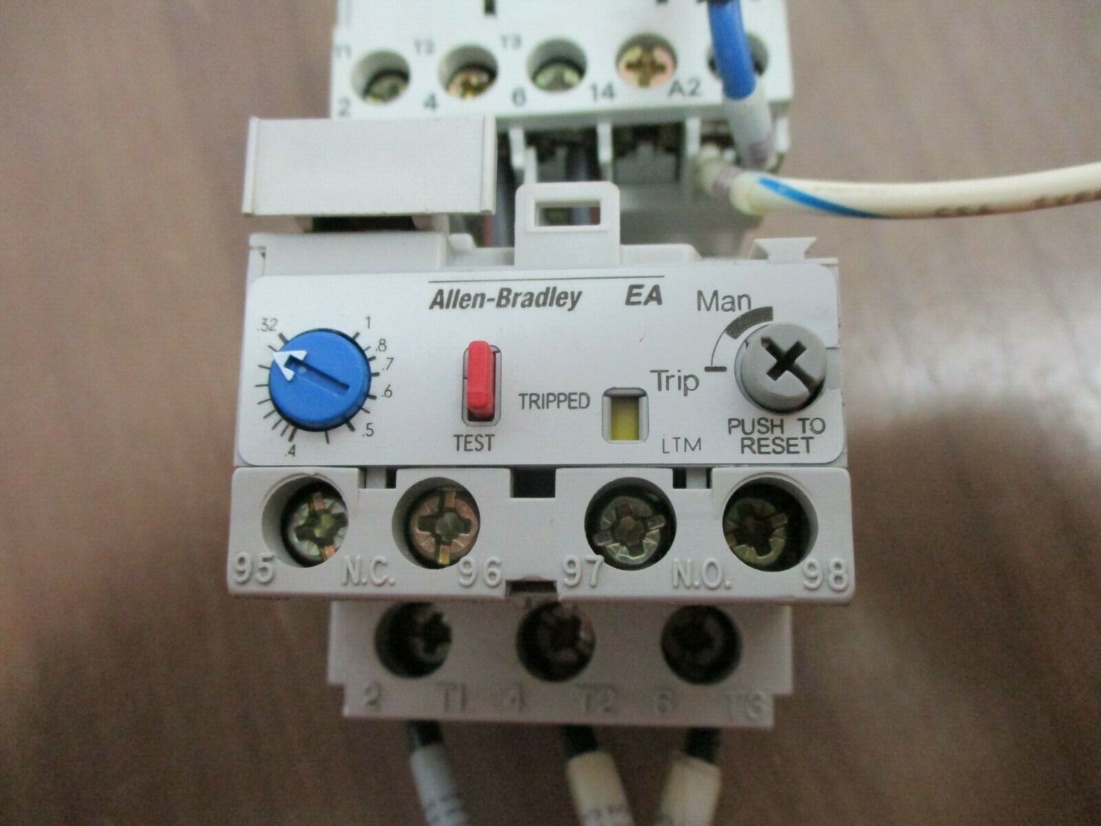 Allen-Bradley Starter 100-MO5NZ*3 / 193-EA1CB 24VDC Coil Trip: 0.32-1.0A Used