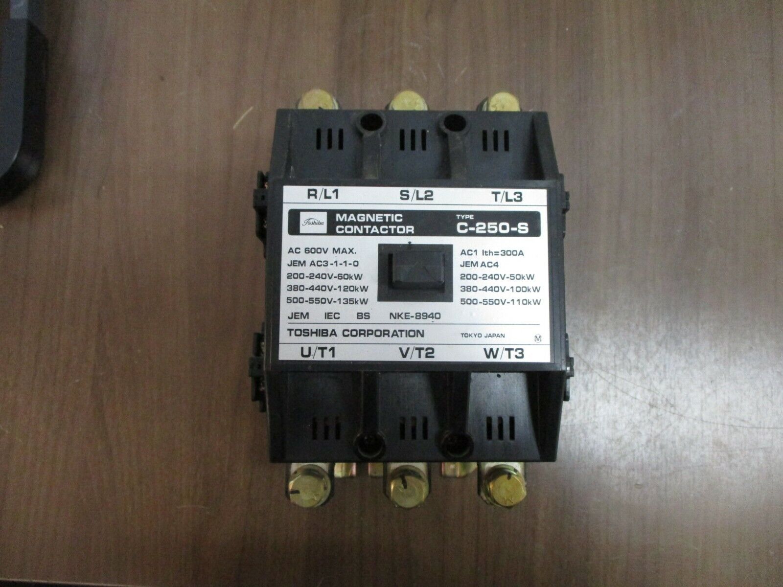 Toshiba Contactor C-250-S 200/220V Coil 300A 600V Used