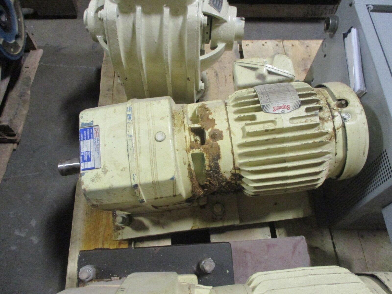 Baldor AC Gearmotor VEM3584T 1.5HP 1800RPM FR: 145TC 230/460V 4.2/2.1A 3Ph Used