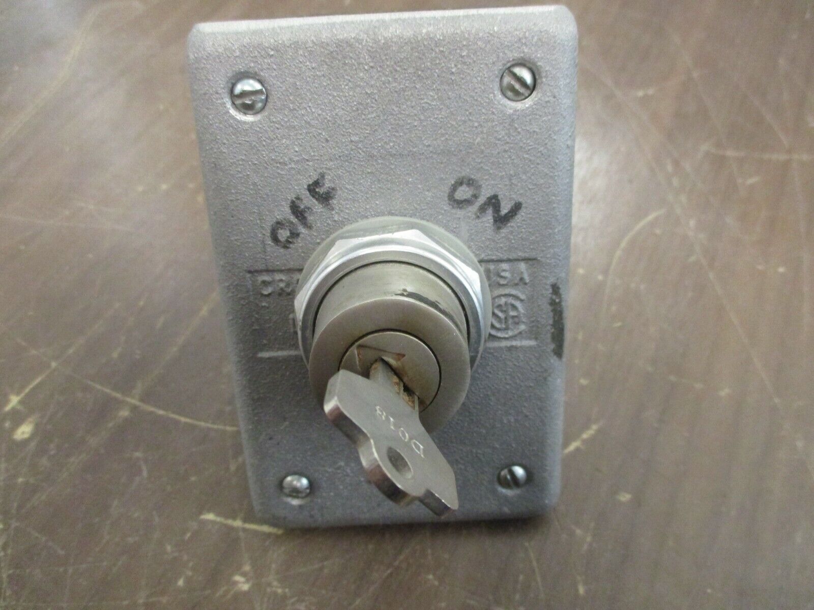 Allen-Bradley Cylinder Lock Selector Switch 800T-H33 Ser T Type 4,13 New Surplus