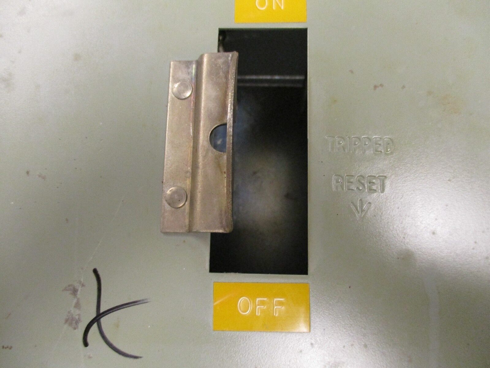 GE Circuit Breaker Enclosure TE100S 100A 600V *Missing Cover Screws* Used