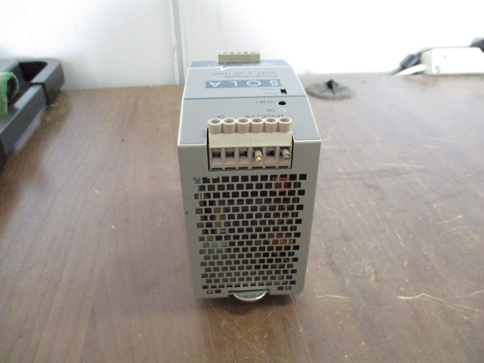 Sola / Hevi-Duty Power Supply SDN 5-24-100P Input: 115/230VAC 2.2/1.0A 50/60Hz